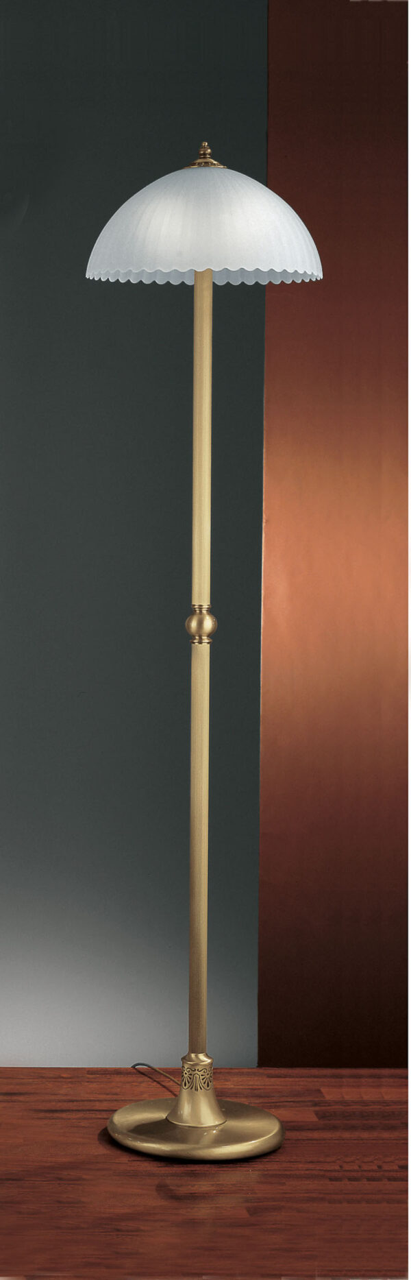 Floor lamp Lux 825 – floor lamps in brass and glass